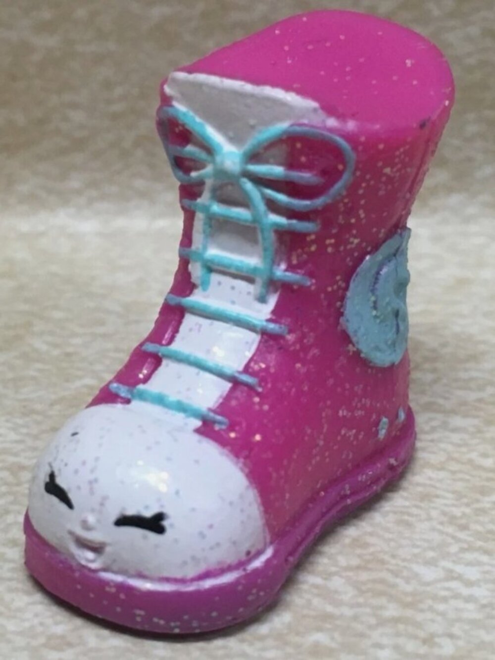 EXCLUSIVE Glamour Squad Sneaky Sally Shopkins